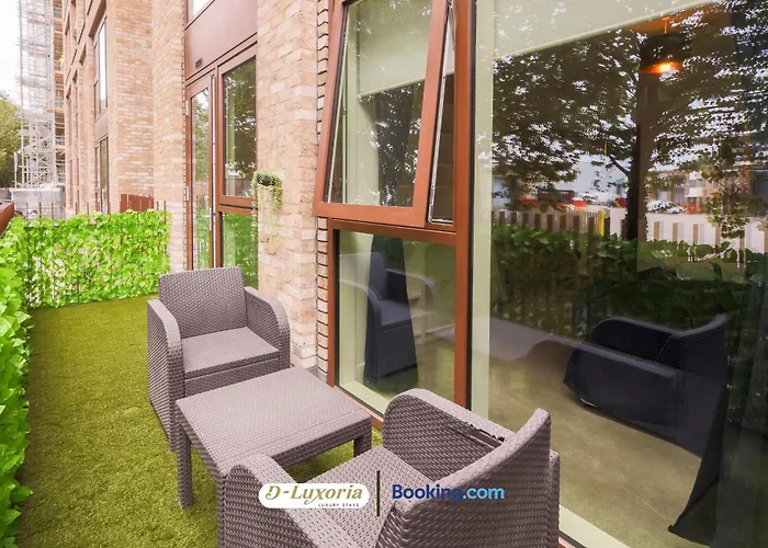 Stylish 2Br By Dluxoria Short Lets & Serviced Accommodation Greater London With Pet Friendly, Free Wifi & Free Parking