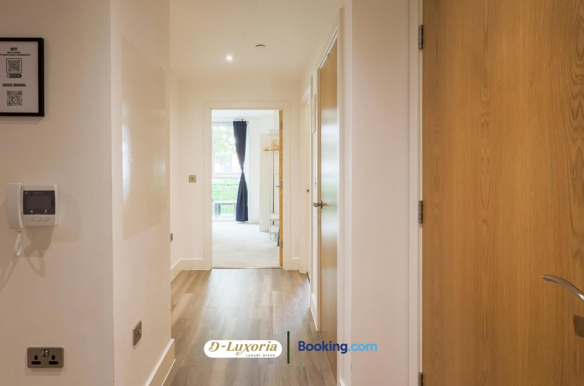 Stylish 2br By Dluxoria Short Lets & Serviced Greater With Pet Friendly, Free Wifi & Free Parking Appartamento *
